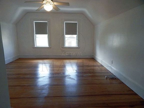 4th image of 33 Josephine Ave