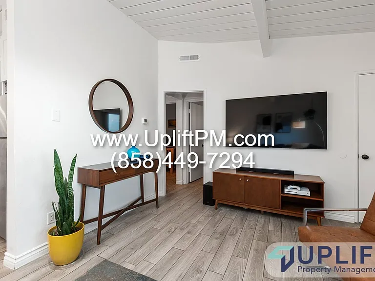 4359 Rialto St — Photo 10
