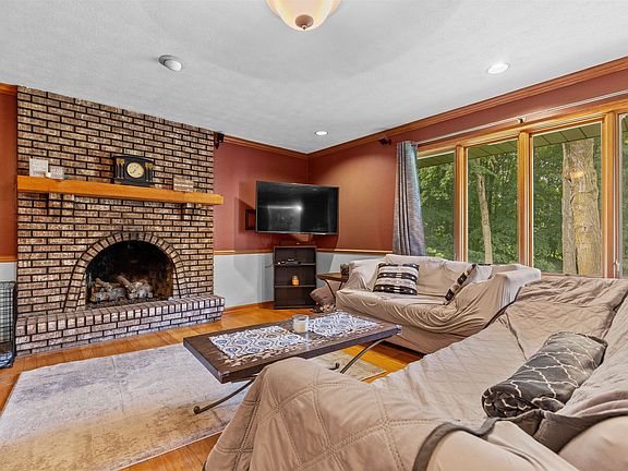 4th image of 6901 Laurel Cherry Dr