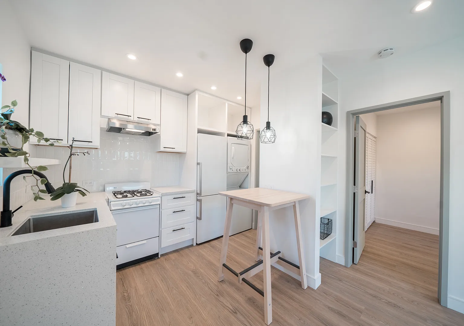 2540 1/2 Commonwealth Ave - 1 — Photo 1