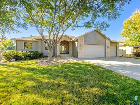 719 W Laquinta St, Sioux Falls, SD 57108