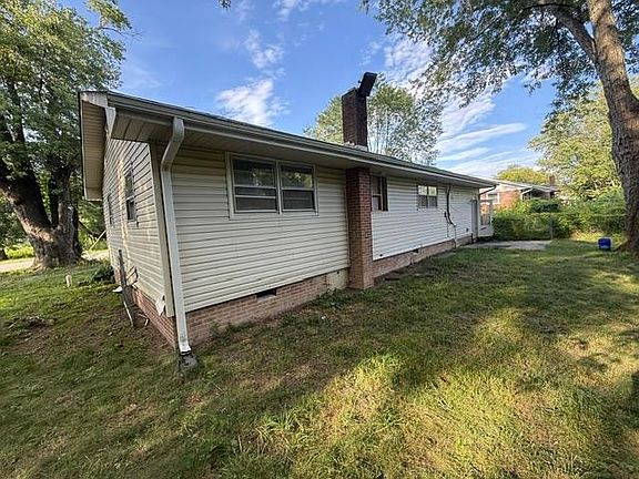 3rd image of 214 Dana Rd