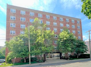 140 Grove St #5C, Stamford, CT 06902