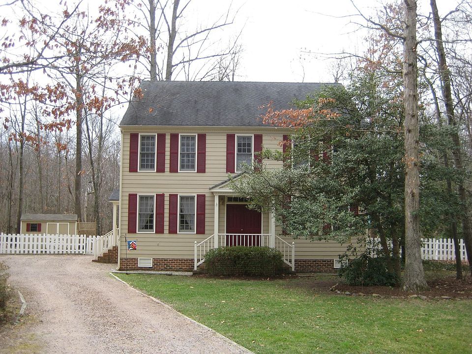 INCREDIBLE WELL KEPT COLONIAL! 