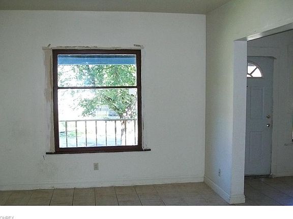 3rd image of 7805 Brinsmade Ave