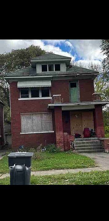 2nd image of 2447 Clements St