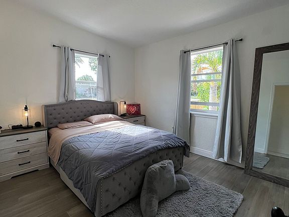 5th image of 4170 NE 15th Ave #1