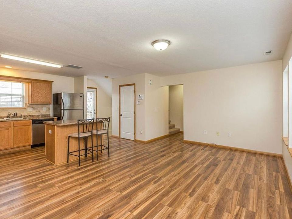 1st image of 324 NE Olivewood