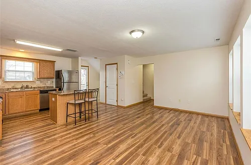 324 NE Olivewood Photo 1