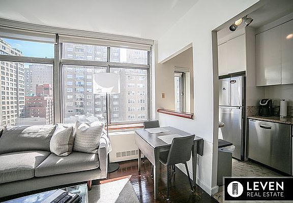 4th image of 188 E 64th St APT 1005
