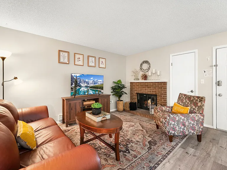 1209 W Plum St #B11 — Photo 6