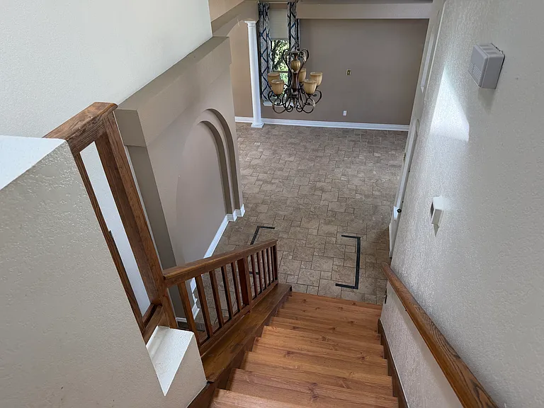 2208 Illinois Dr — Photo 19