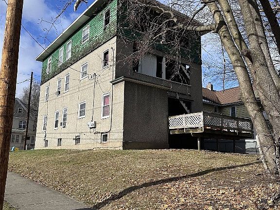 3rd image of 15 Carlton St