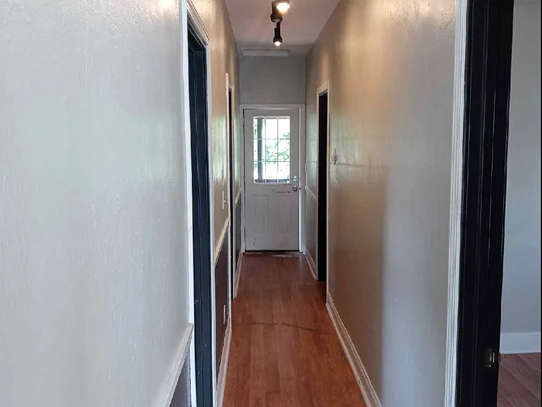 614 S Main St — Photo 4