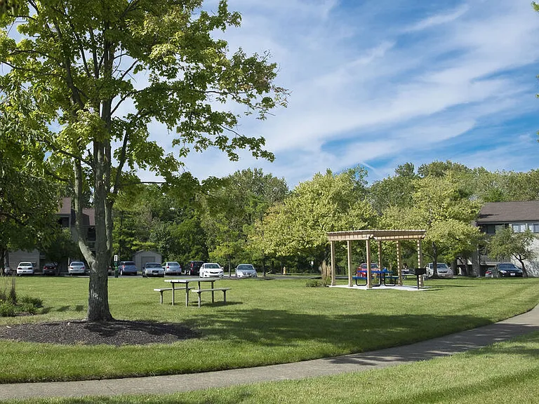 Pointe at Northern Woods — Photo 37