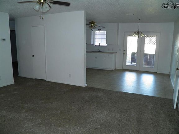 3rd image of 211 E Garden Dr