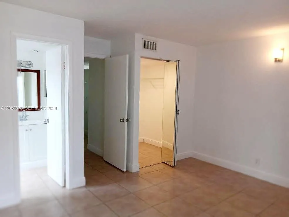 SW 2nd St, Pembroke Pines — Photo 2