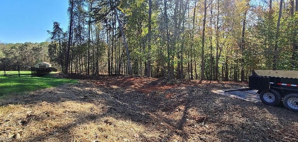 1st image of 255 Brookfield Dr