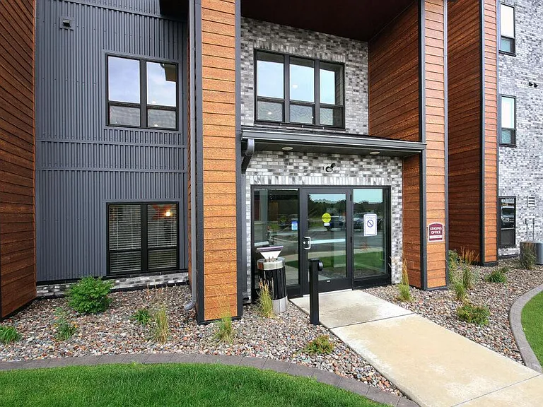 Courtyard — Photo 8