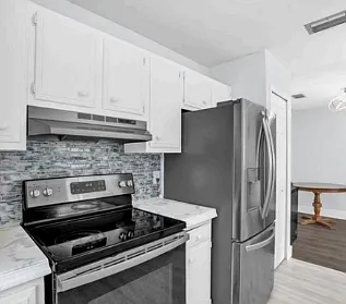 2 bed, 924 sqft, $1,645 — Photo 3