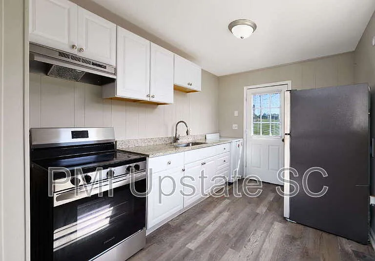 700 Brook St #4 — Photo 1
