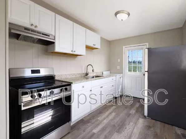 700 Brook St APT 4, Honea Path, SC 29654
