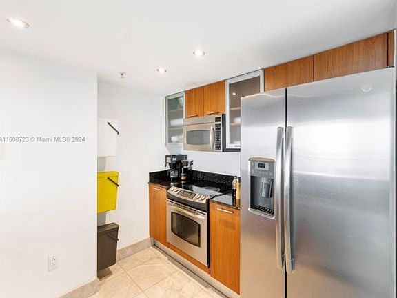 4th image of 1800 N Bayshore Dr APT 3003