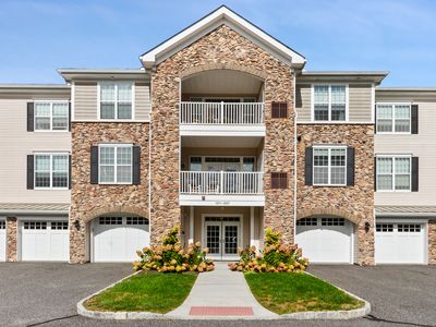 1024 Brookside Court #1024, Newtown, CT, 06470