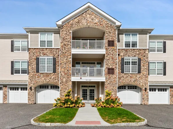 1024 Brookside Court #1024, Newtown, CT 06470