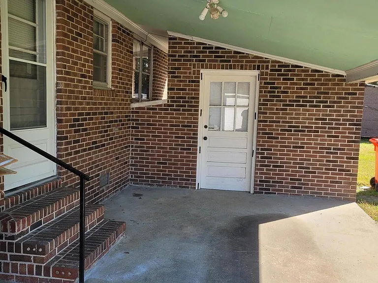 1313 Lincoln St #B — Photo 6