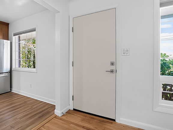 5th image of 1553 Fir St