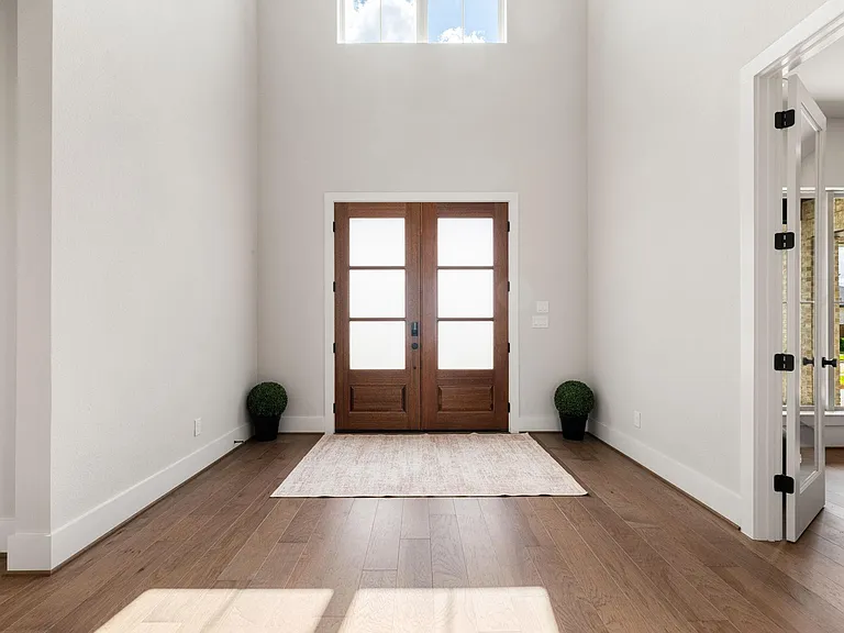 1222 Crown Forest Dr — Photo 2