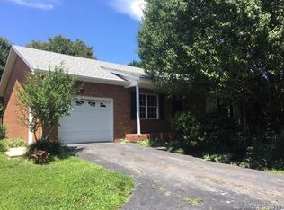 112 2nd Ave NW, Hildebran, NC 28637