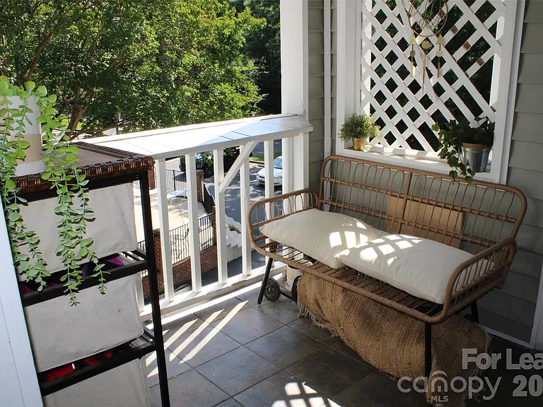430 Queens Rd — Photo 21