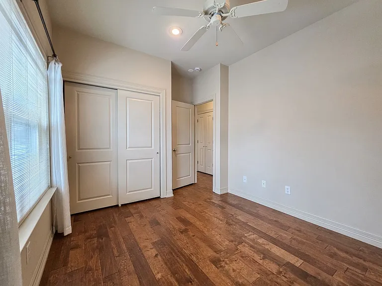 4515 Avenue G #B — Photo 11