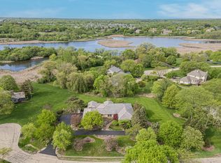 2220 Applecross Rd, Inverness, IL 60010