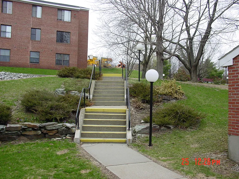 Hillside Terrace — Photo 2