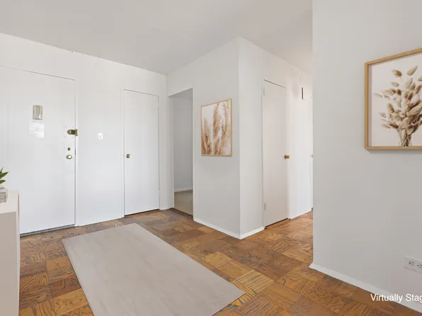 385 Grand Street L1807 image 3 of 14