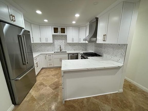 4th image of 3226 Broad St #1