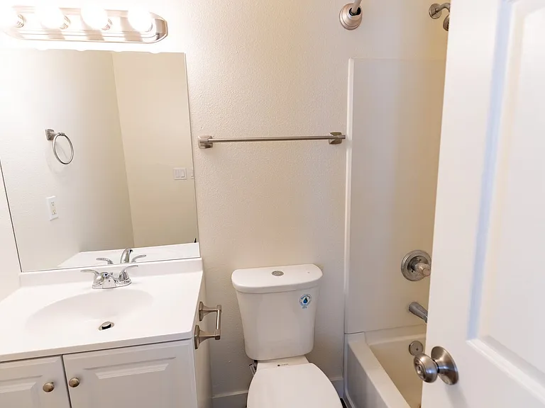 1240 Bunting Ave — Photo 8