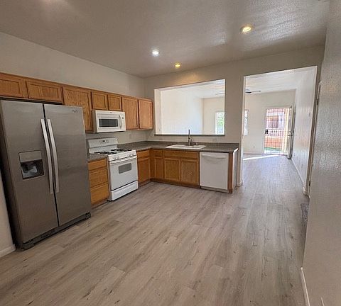 4th image of 6389 Walden Pond Ct