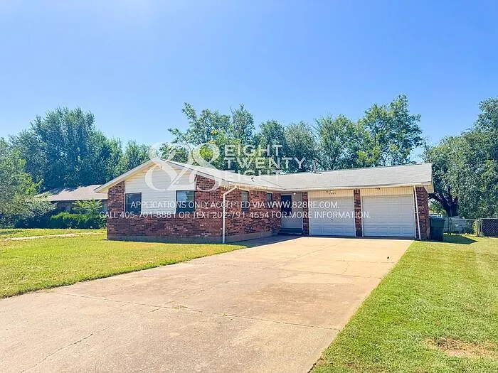 3 bed, 1.5 bath, 1094 sqft, $1,245 — Photo 1