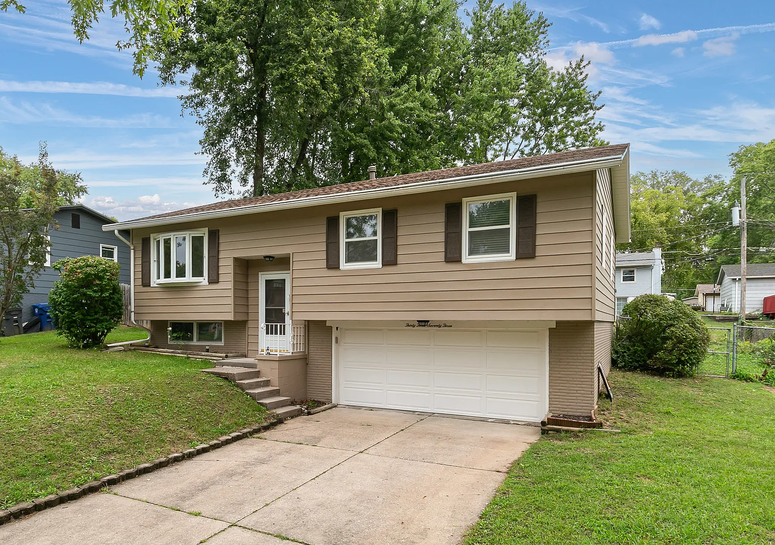 3 bed, 1.5 bath, 1640 sqft, $2,250 — Photo 2