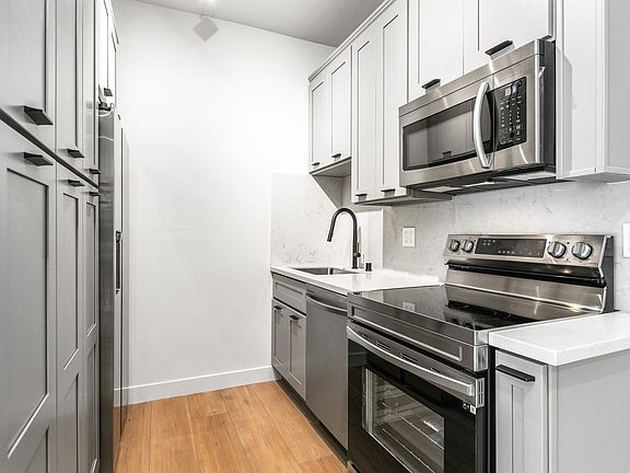 4th image of 7223 Willoughby Ave #210