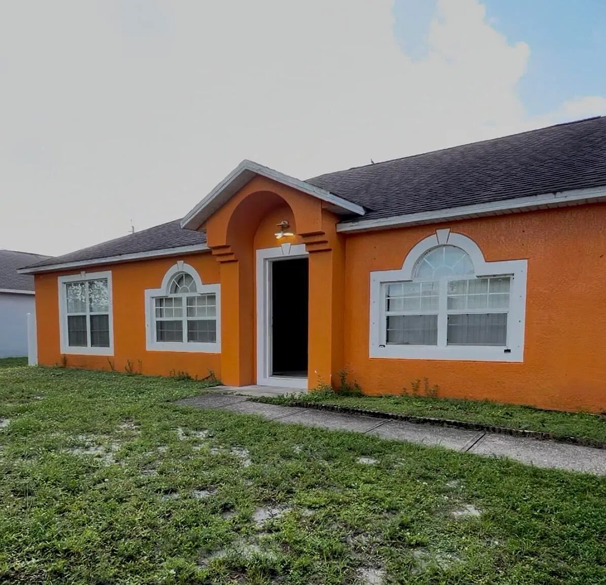 3 bed, 2.0 bath, 2047 sqft, $2,500 — Photo 2