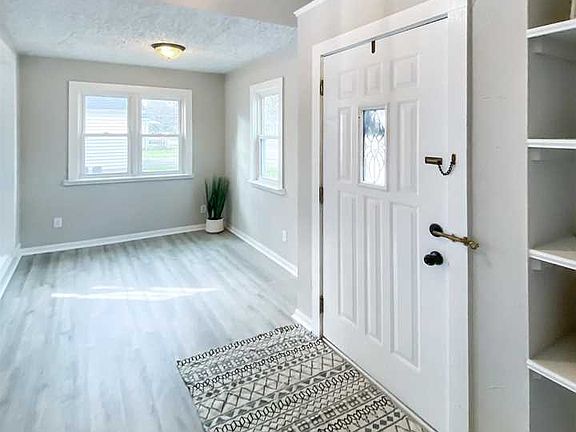 4th image of 2111 Ravenswood Dr