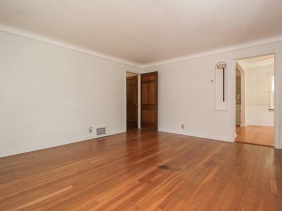 3rd image of 16808 Laverne Ave