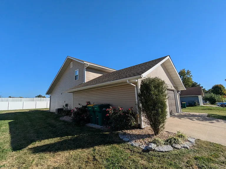 110 Weber Rd — Photo 27