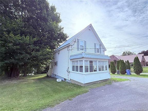 2nd image of 806 Main St