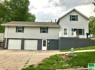 622 W 5th St, Sioux City, IA 51103